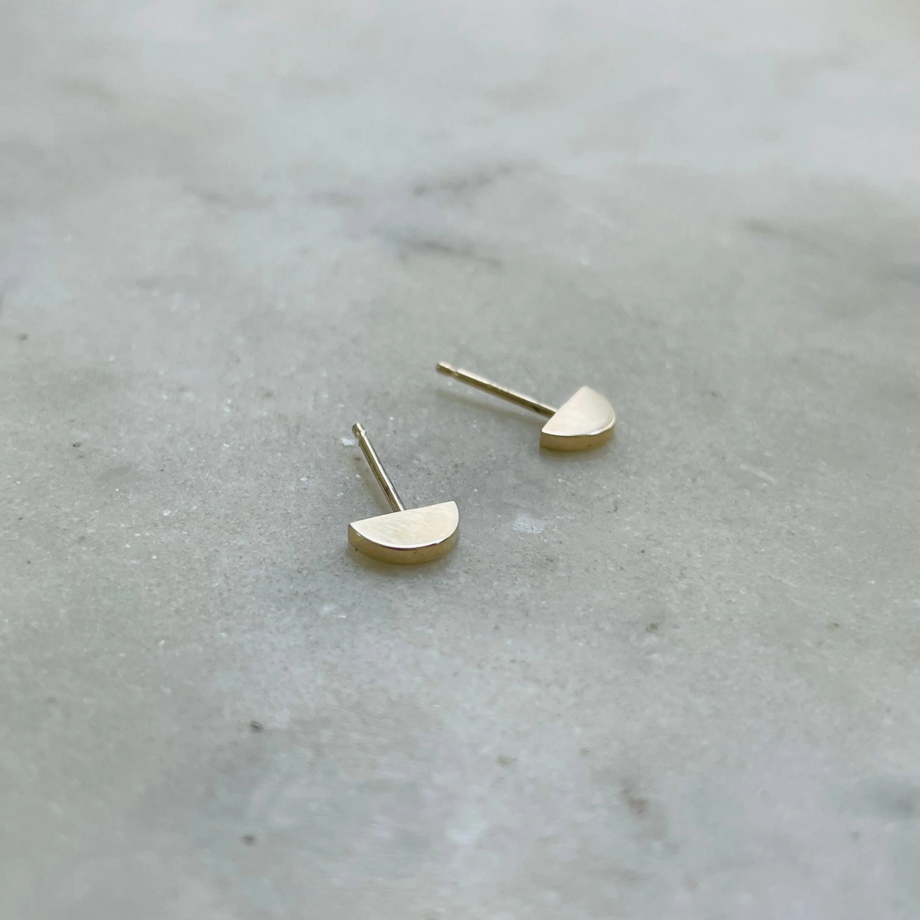 14K GOLD STUDS — HALF MOON