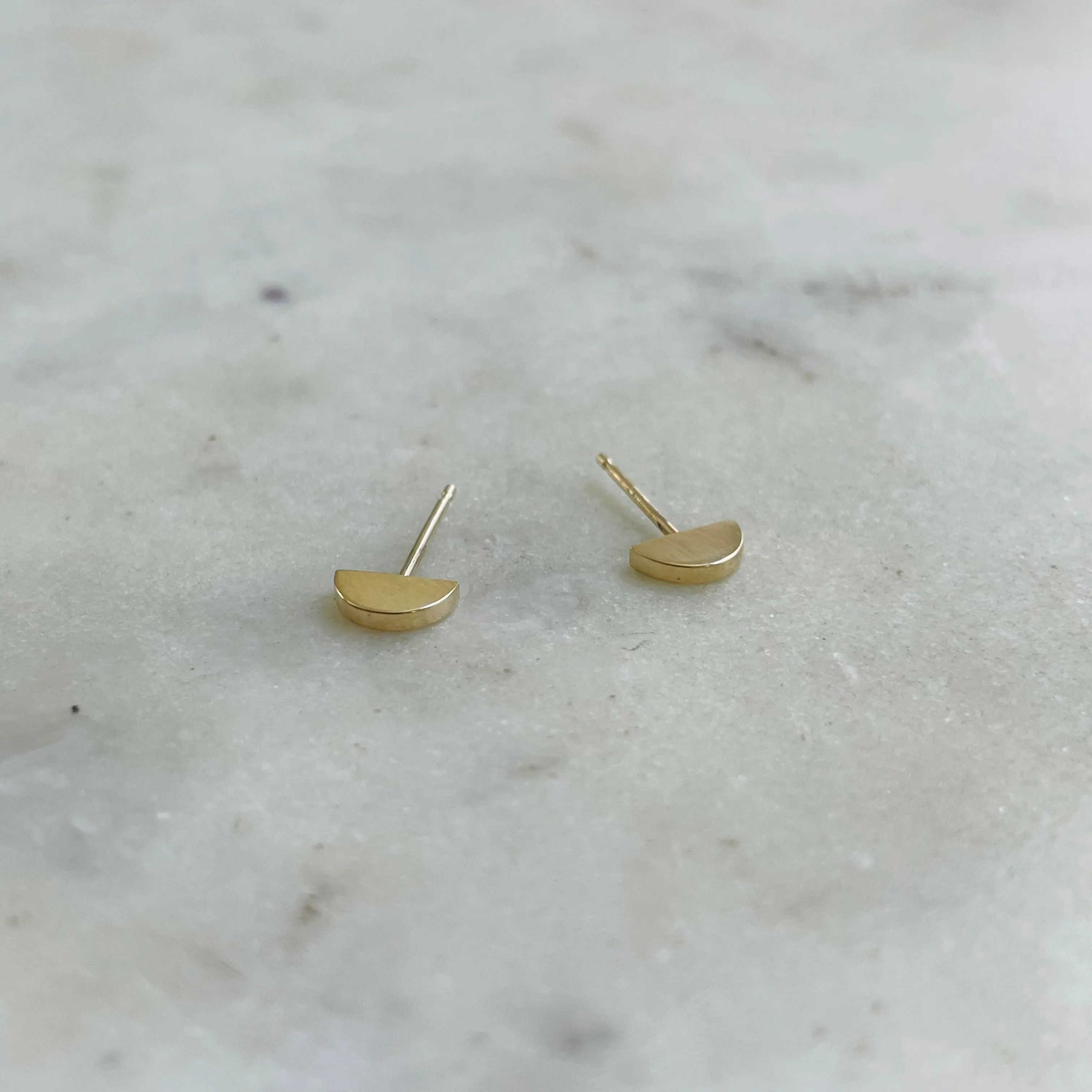 14K GOLD STUDS — HALF MOON