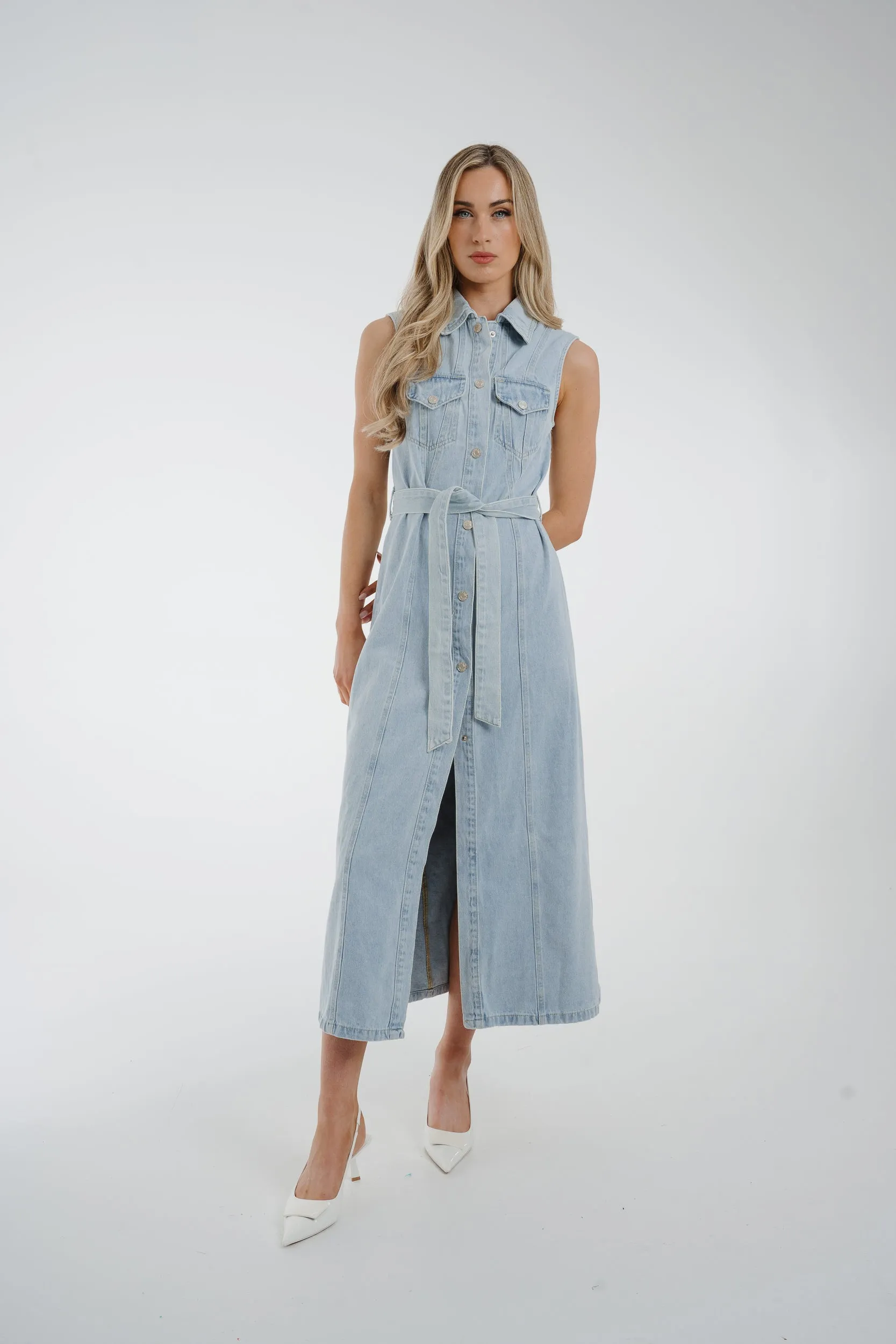 Cora Sleeveless Denim Dress In Light Wash