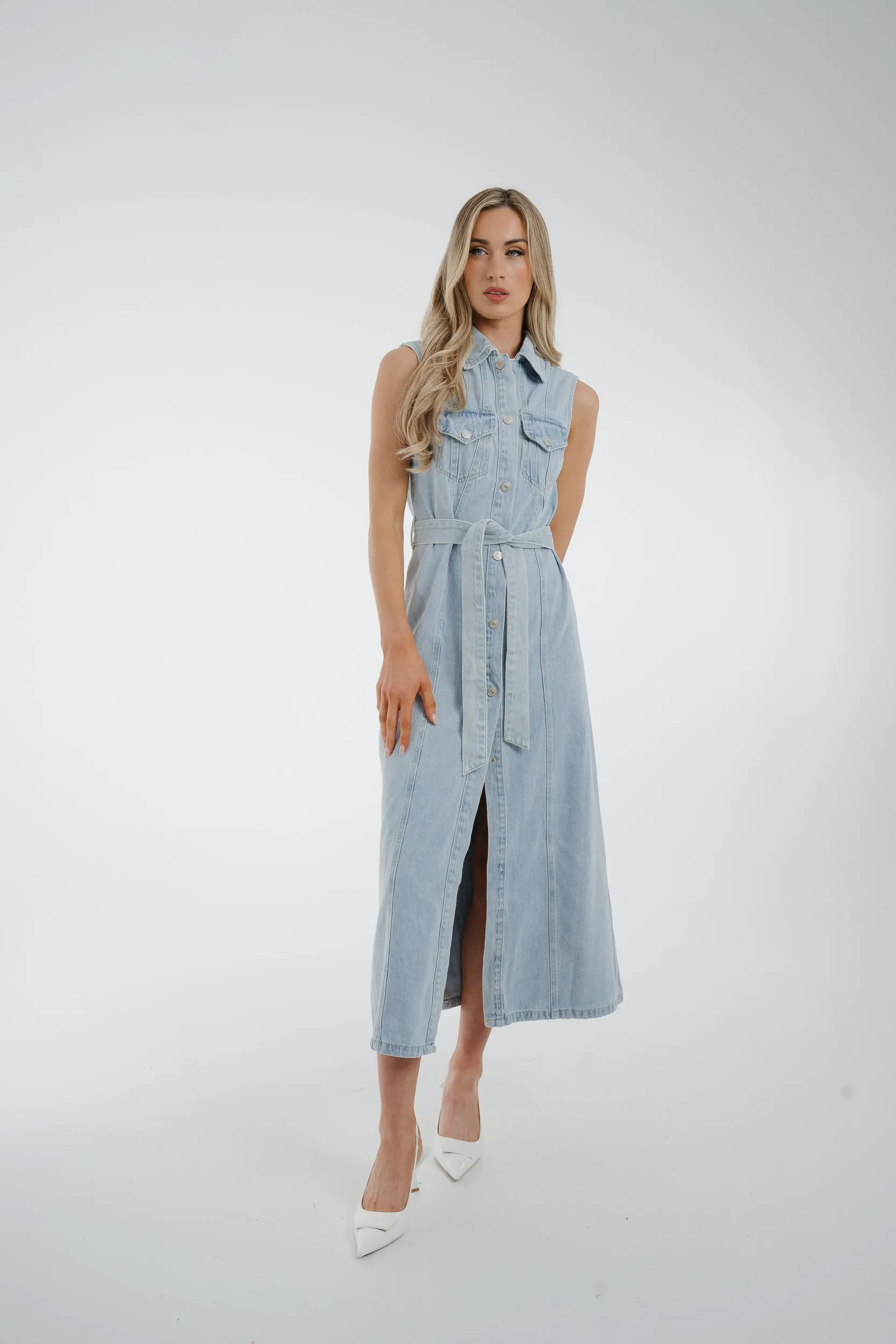 Cora Sleeveless Denim Dress In Light Wash