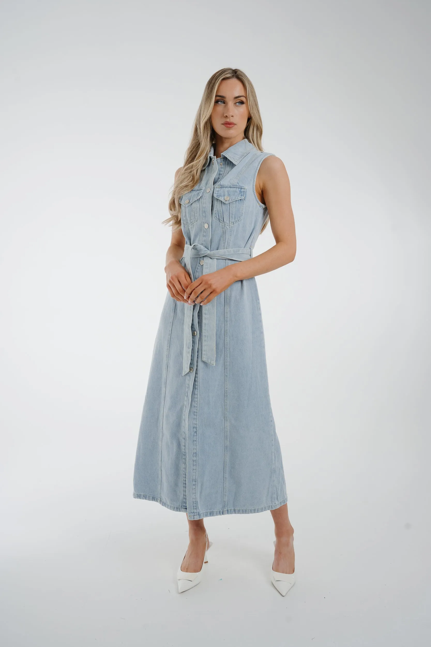 Cora Sleeveless Denim Dress In Light Wash