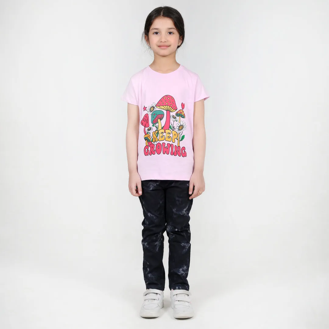 Girls keep Growing Graphic T-Shirt