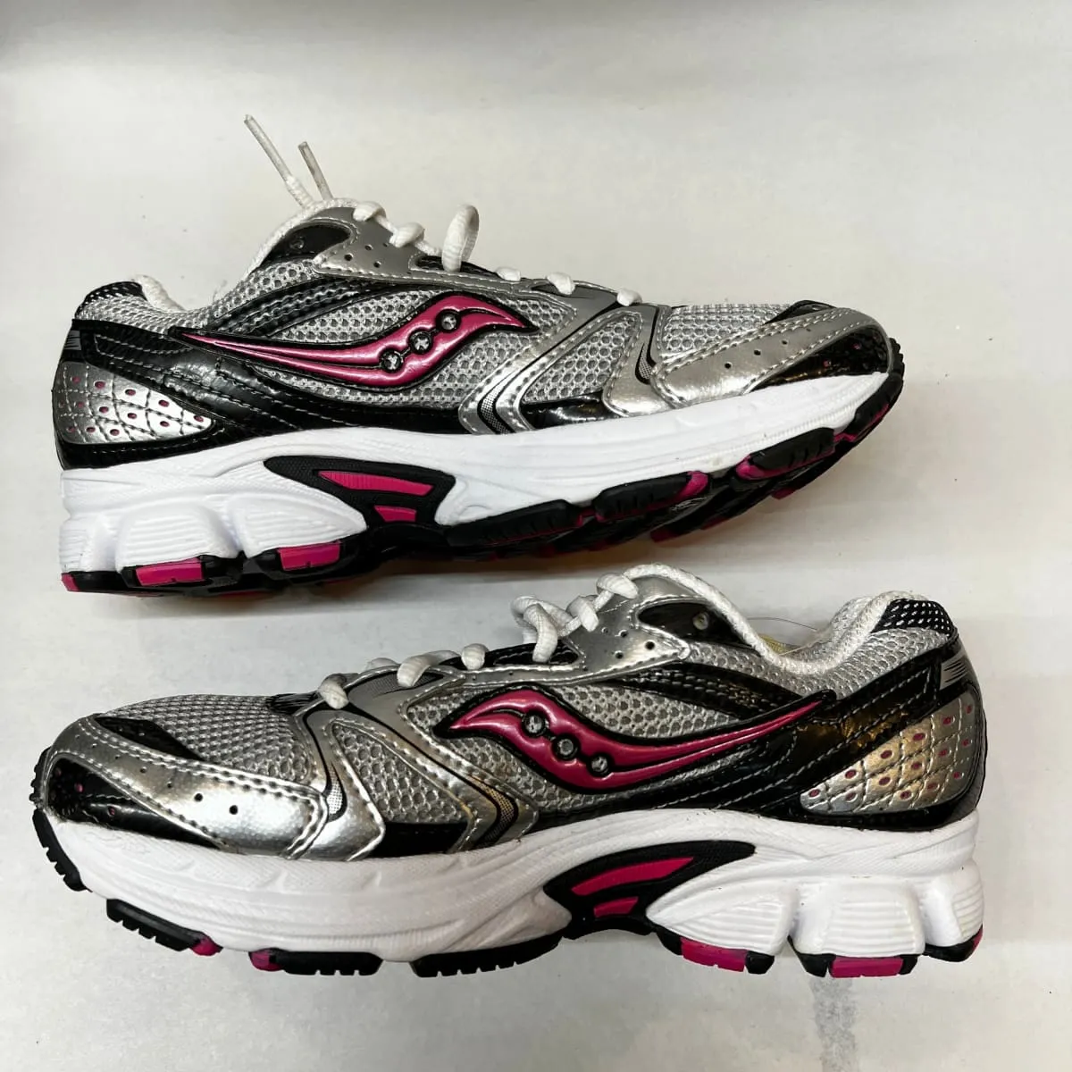 Saucony •Cohesion 5• Running Shoe • Silver/Black/Pink • 6.5 Wide - Preowned